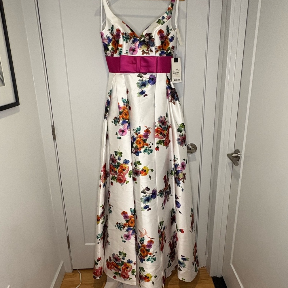 Mac Duggal Floral Satin Prom Dress Sweetheart Neckline Belted Empire Waist Gala